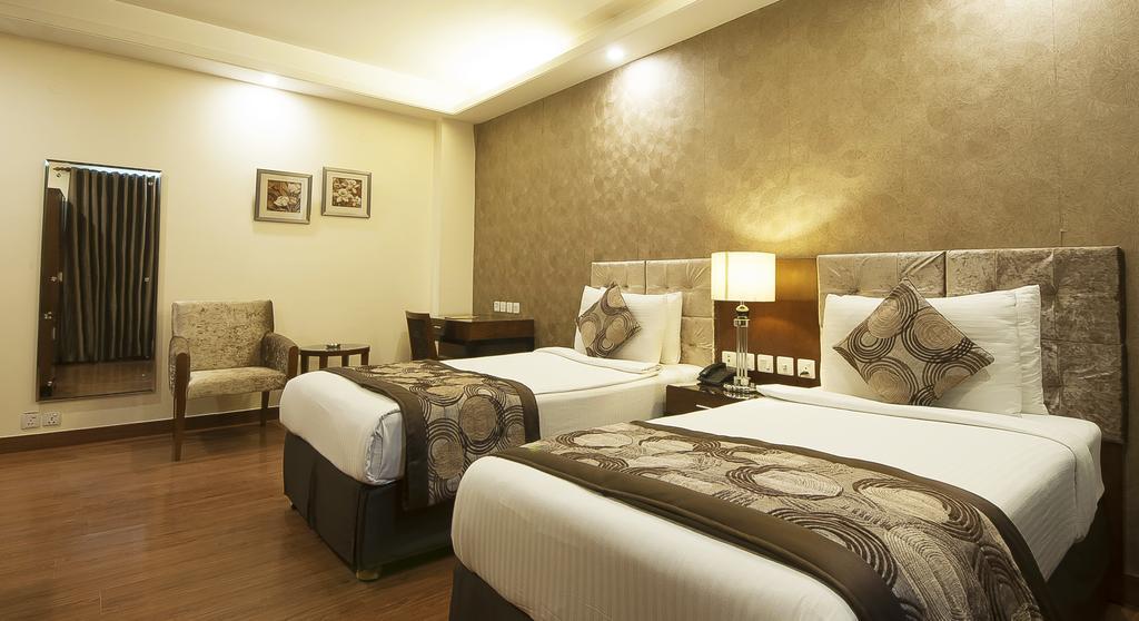 Alpina Hotels & Suites New Delhi Exterior photo